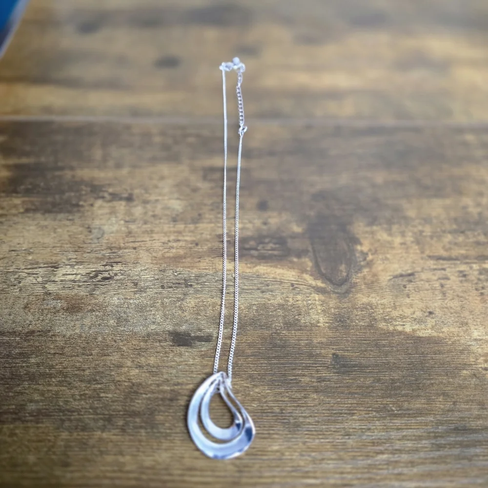 Silver Tone Pendant Necklace